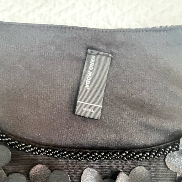 VERO Moda🖤Black Shift Dress Flower Appliques Size Small - Picture 8 of 11